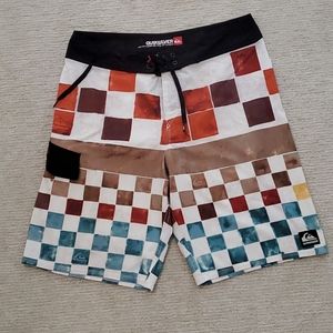 Men's Quiksilver swimsuit/board shorts